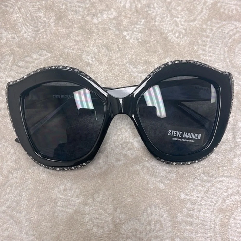 Brand New Steve Madden Oversized Cat Eye Black Sunglasses w/ Rhinestone Accents